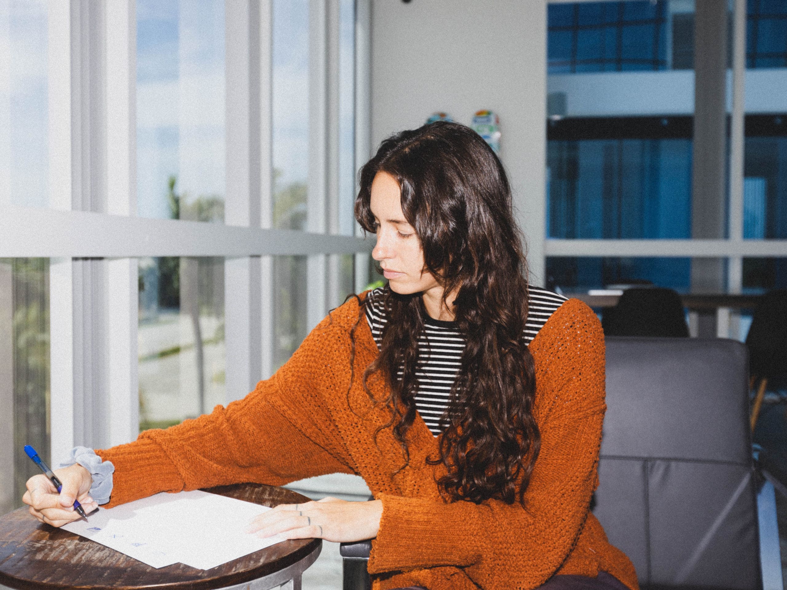 artist designing an effective logo for a brand